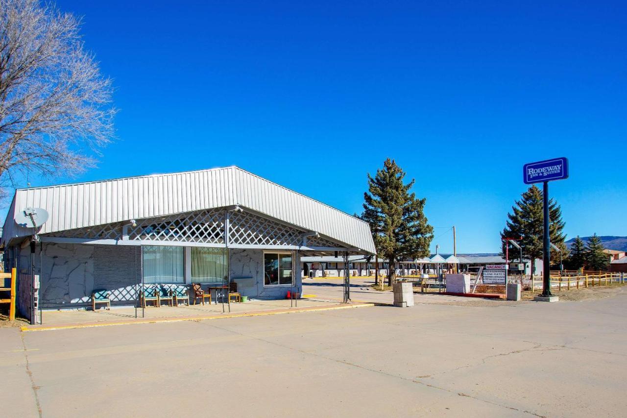 Rodeway Inn & Suites Raton Exteriör bild
