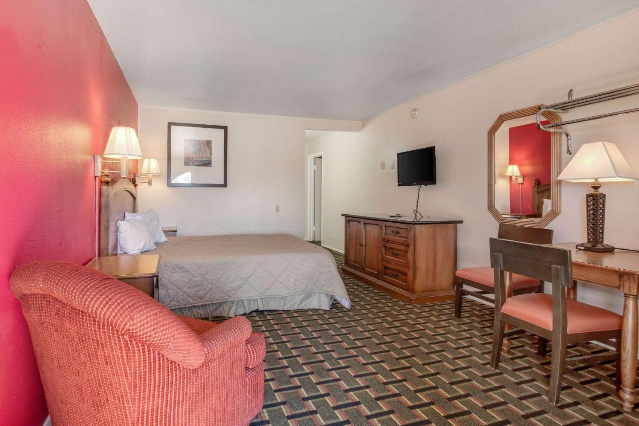 Rodeway Inn & Suites Raton Exteriör bild