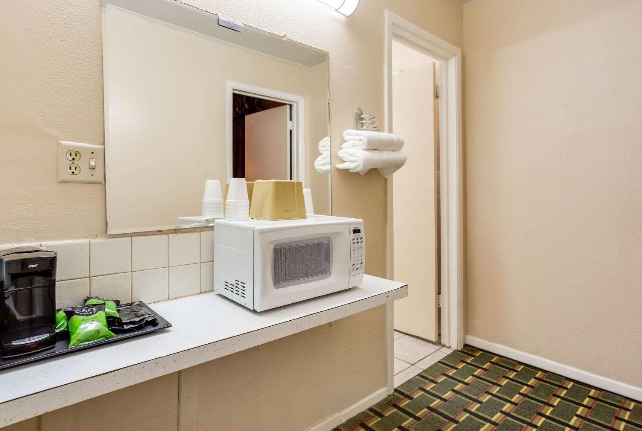 Rodeway Inn & Suites Raton Exteriör bild
