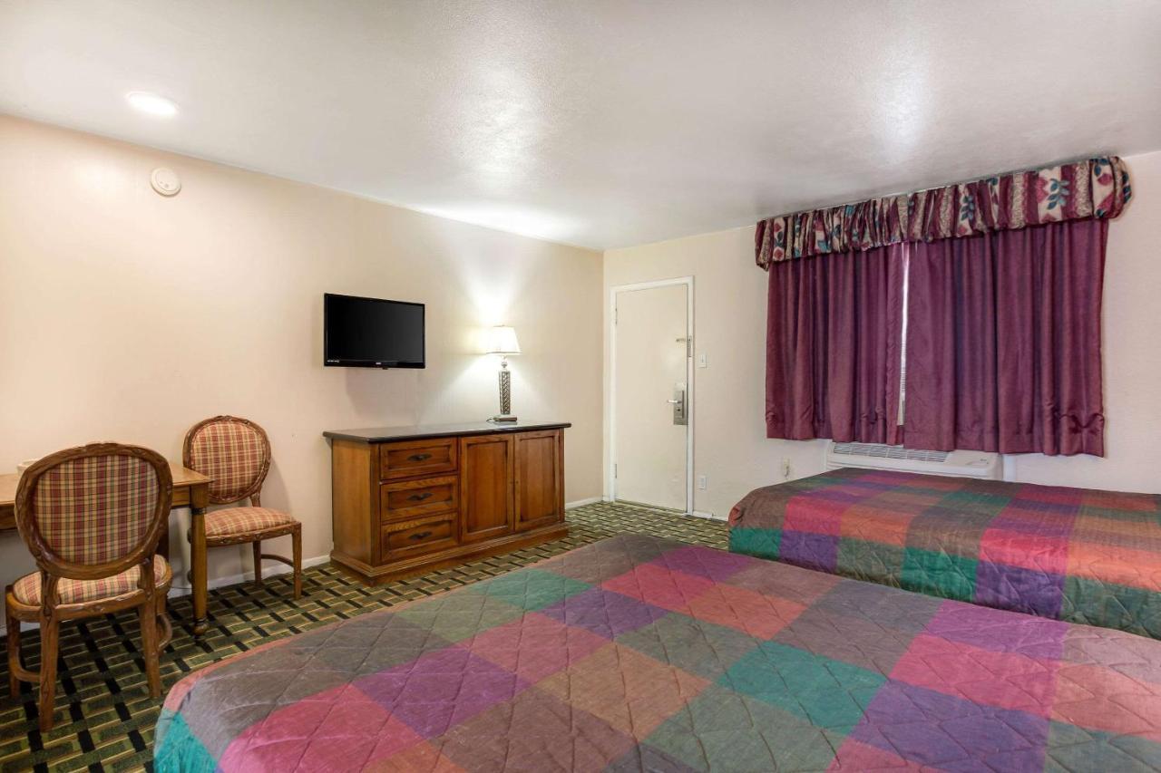 Rodeway Inn & Suites Raton Exteriör bild