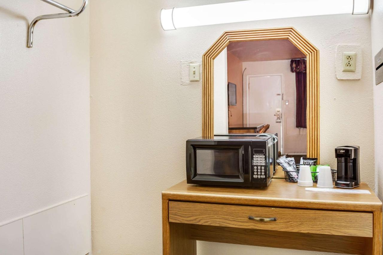 Rodeway Inn & Suites Raton Exteriör bild